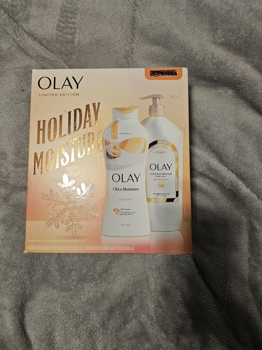 OLAY Holiday Moisture Gift Set - White and Gold Accents